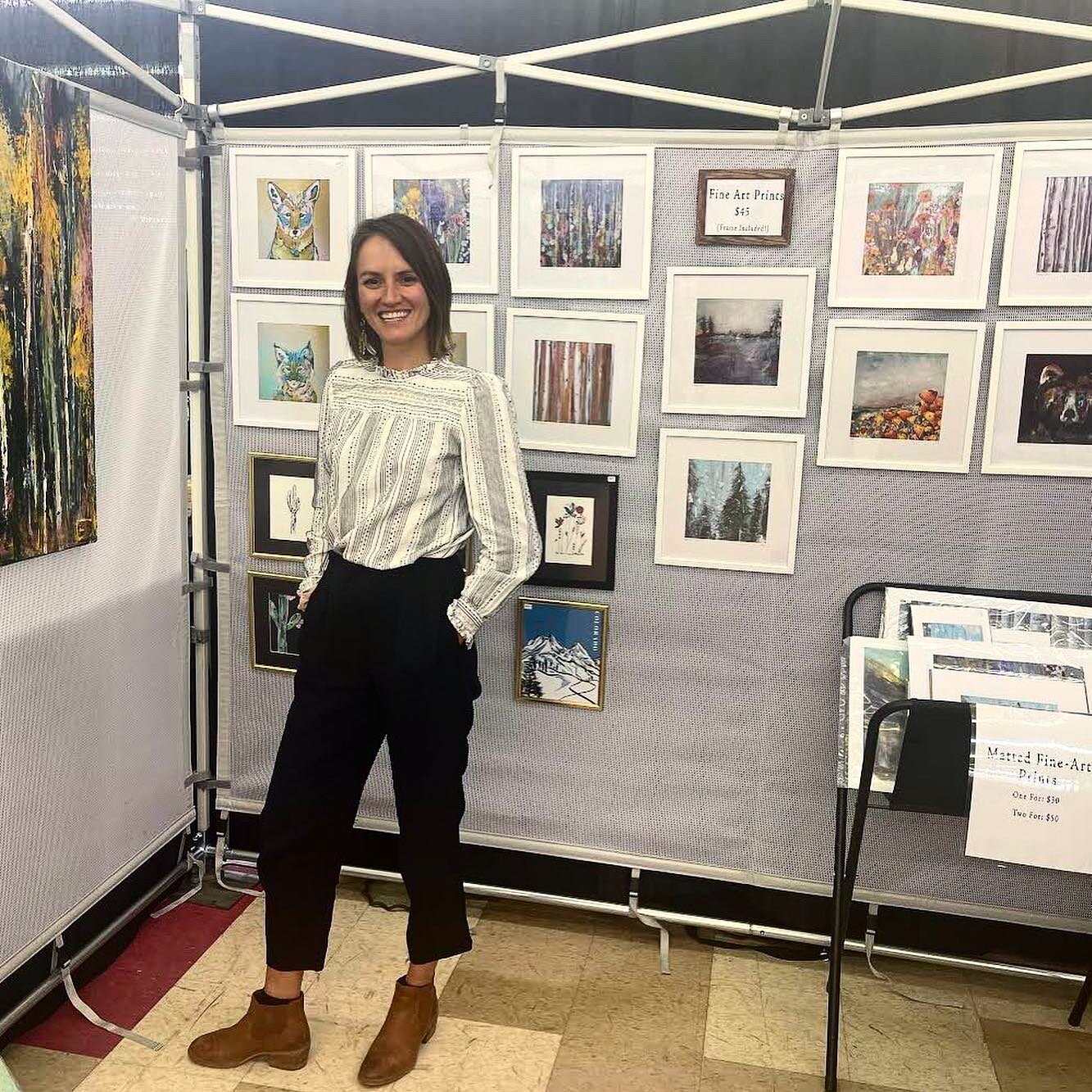 Come to the next Holidays on Tap @stormpeakbrewingco and see @emily_mae_creative of @artsy_em_designs this Wednesday from 5-9! 
Emily has lots of holiday goodies for sale including tea towels, mugs, prints, and more! 
Don&rsquo;t forget to shop sma