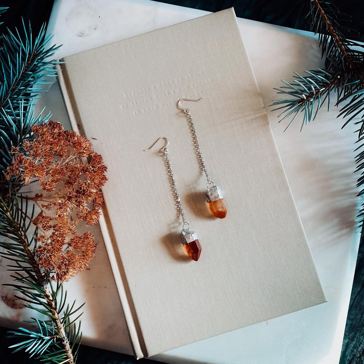 Don&rsquo;t forget to come say hi to @paragonandbone tomorrow @stormpeakbrewingco from 5-9 at the second Holidays on Tap! She&rsquo;ll have earrings, necklaces, home goods, and more for purchase. Join us!
#handmadejewelry #handmadegifts #handmadewit
